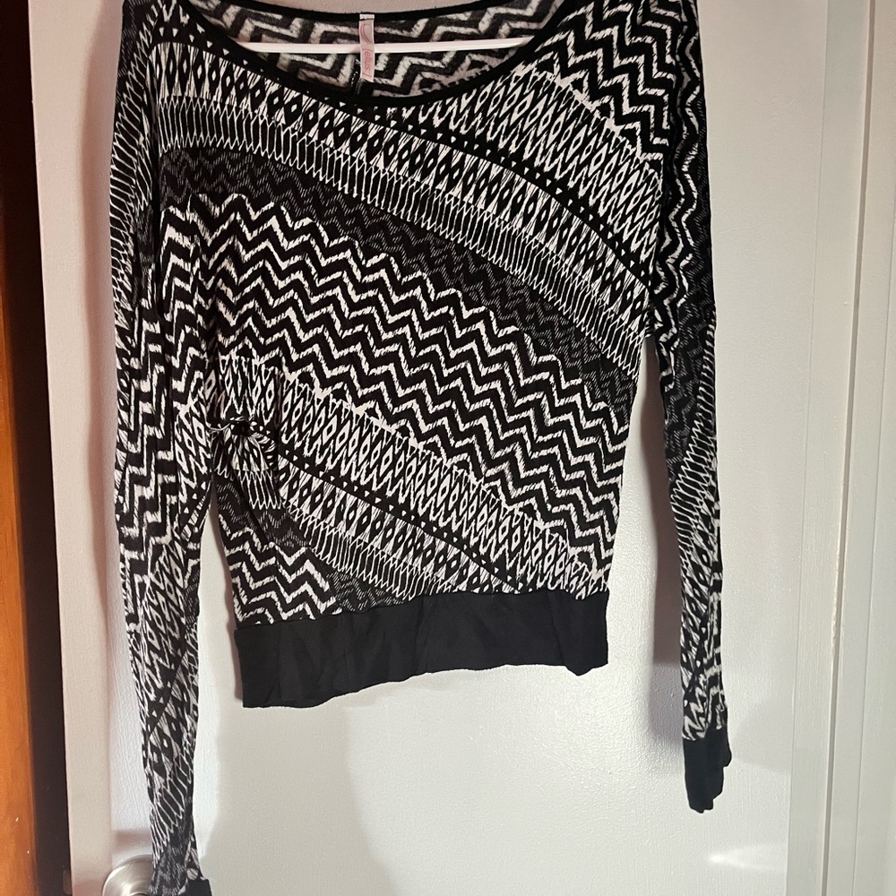 Chic Black and White Geometric Sweater